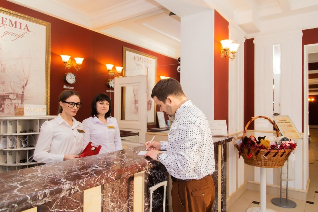 Круглосуточная стойка регистрации, Гостиница Богемия