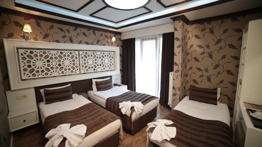 Двухместный (Двухместный номер с двуспальной кроватью и дополнительной кроватью) отеля Black Tulip, Стамбул