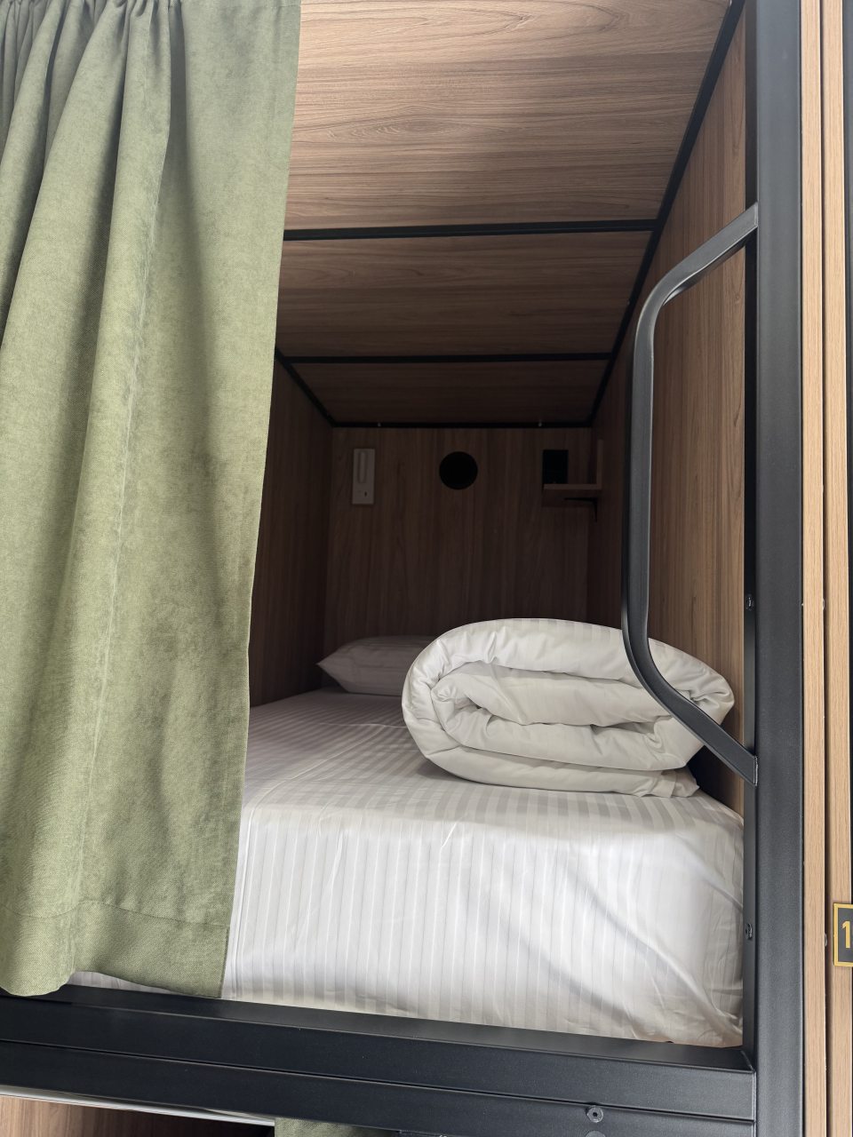 Шестиместный (Женский номер), Гостиница Михалыч