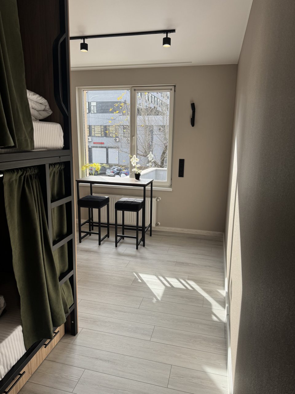 Восьмиместный (Мужской Номер ВЕРХ), Гостиница Михалыч