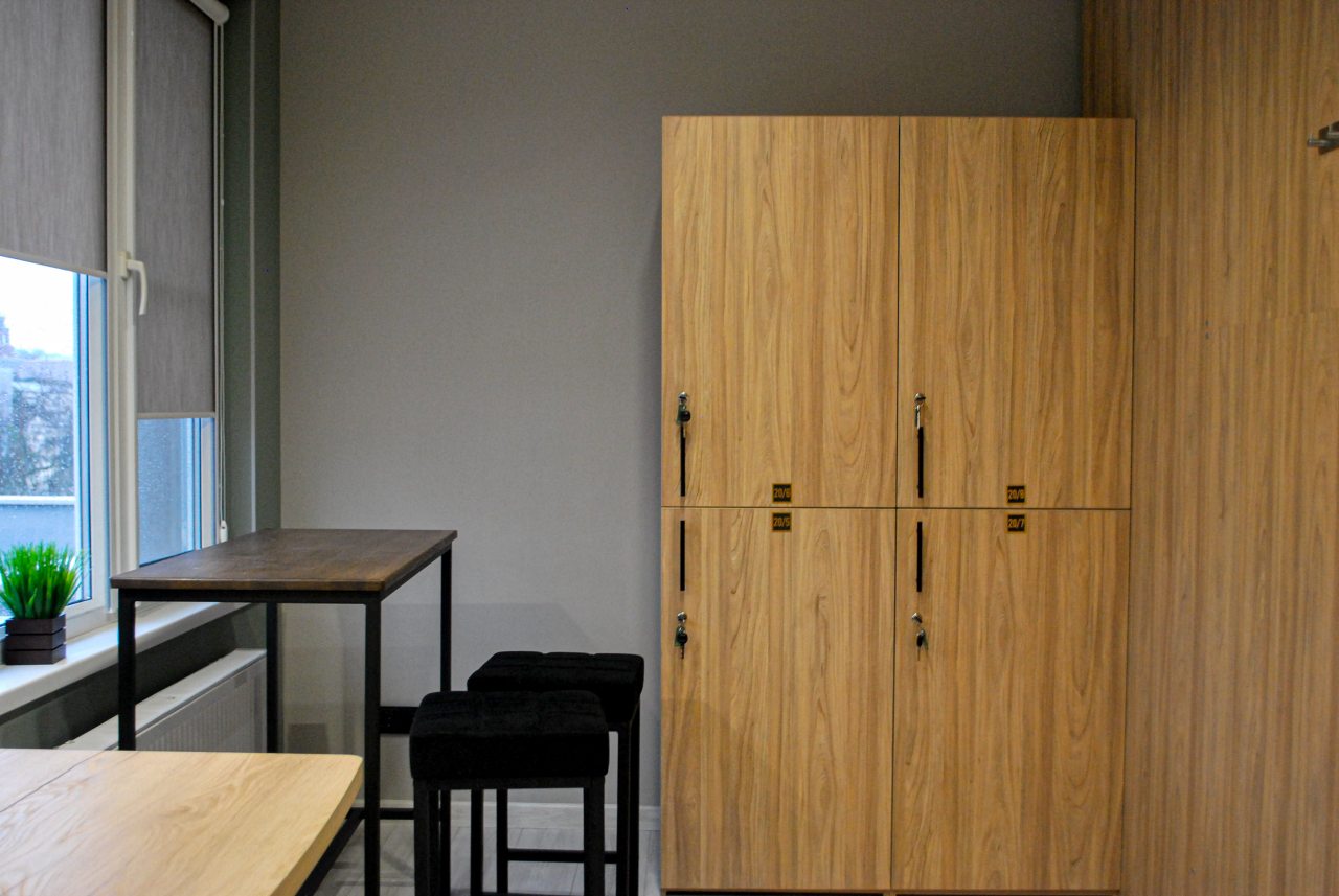 Восьмиместный (Мужской номер НИЗ), Гостиница Михалыч