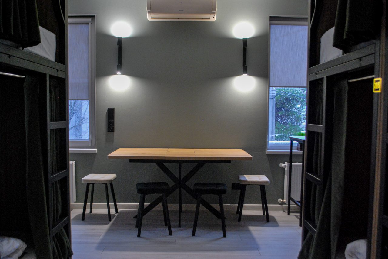 Восьмиместный (Мужской номер НИЗ), Гостиница Михалыч