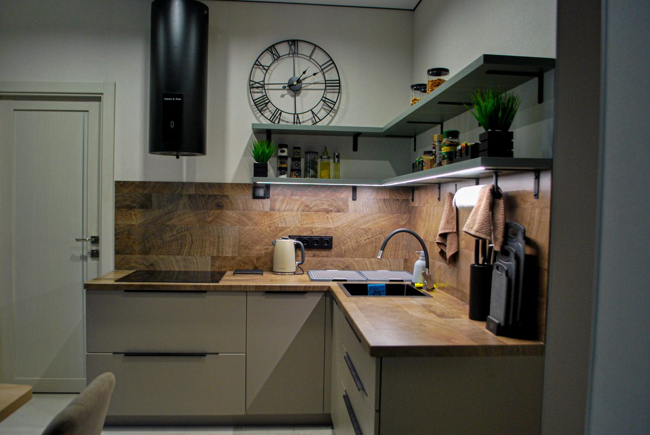 Восьмиместный (Мужской номер НИЗ), Гостиница Михалыч