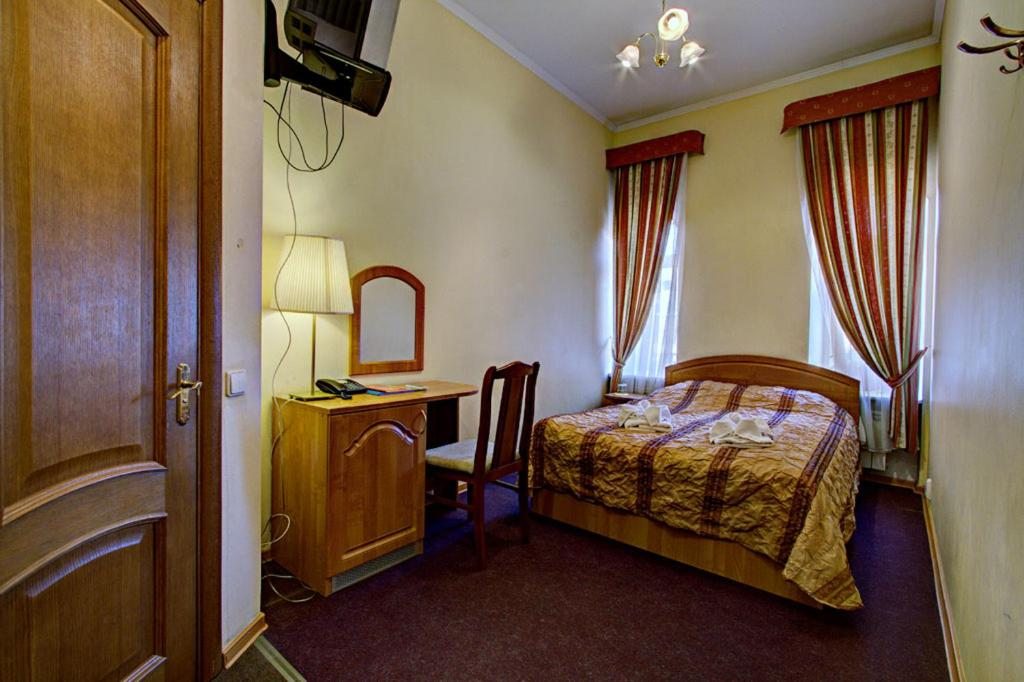 Двухместный номер эконом-класса с 1 кроватью в отеле «Элегия», Санкт-Петербург. Мини-отель Элегия