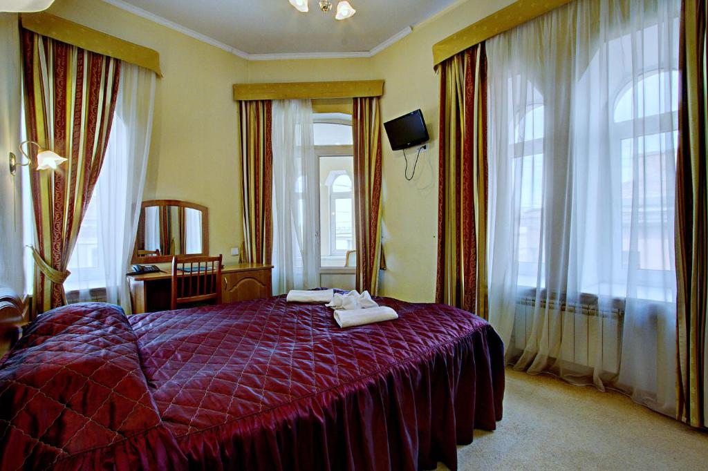 Двухместный номер «Комфорт» с 1 кроватью в отеле «Элегия», Санкт-Петербург. Мини-отель Элегия