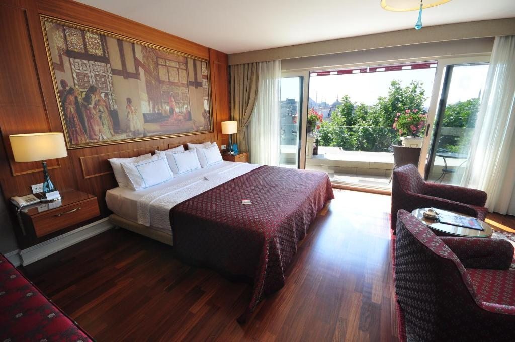 Двухместный (Двухместный номер Делюкс с 1 кроватью и балконом, вид на море) отеля Neorion Hotel, Стамбул