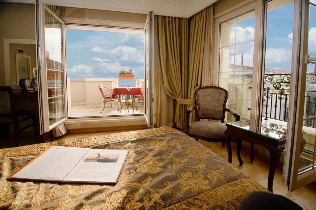 Двухместный (Улучшенный двухместный номер с 1 кроватью и видом на море) отеля Recital, Стамбул