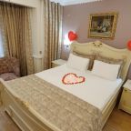 Сьюит (Люкс с видом на ипподром), Alzer Hotel