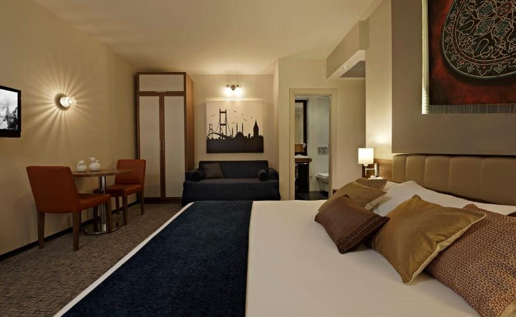 Двухместный (Двухместный номер Делюкс с 1 кроватью) отеля Ambassador Hotel, Стамбул