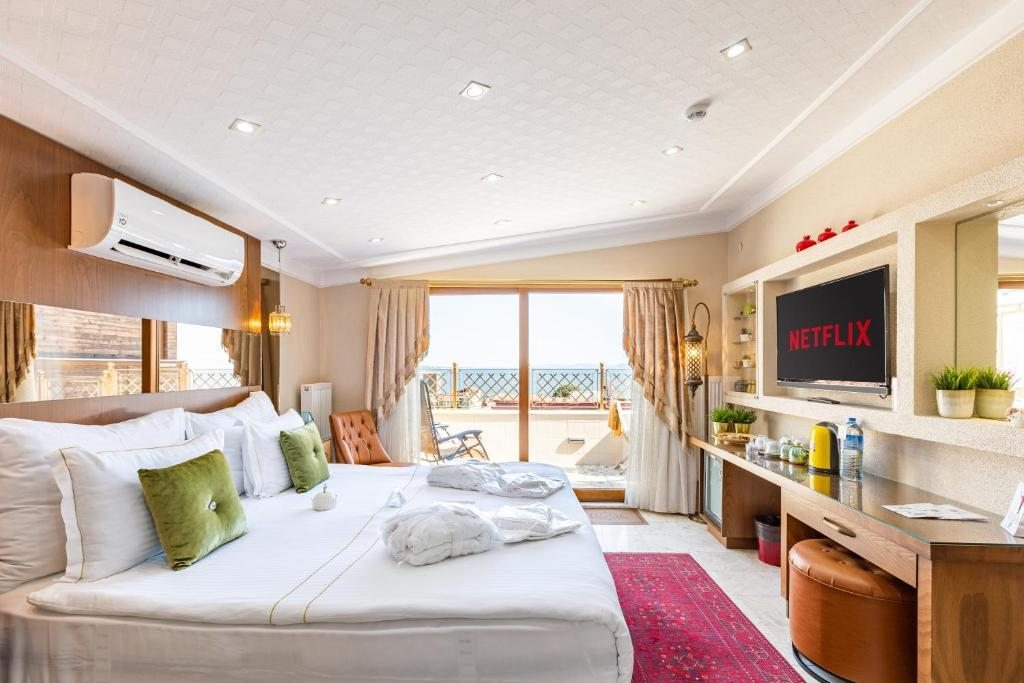 Сьюит (Люкс с 2 спальнями, собственной террасой, хаммамом и видом на море) отеля Best Point Hotel Old City, Стамбул