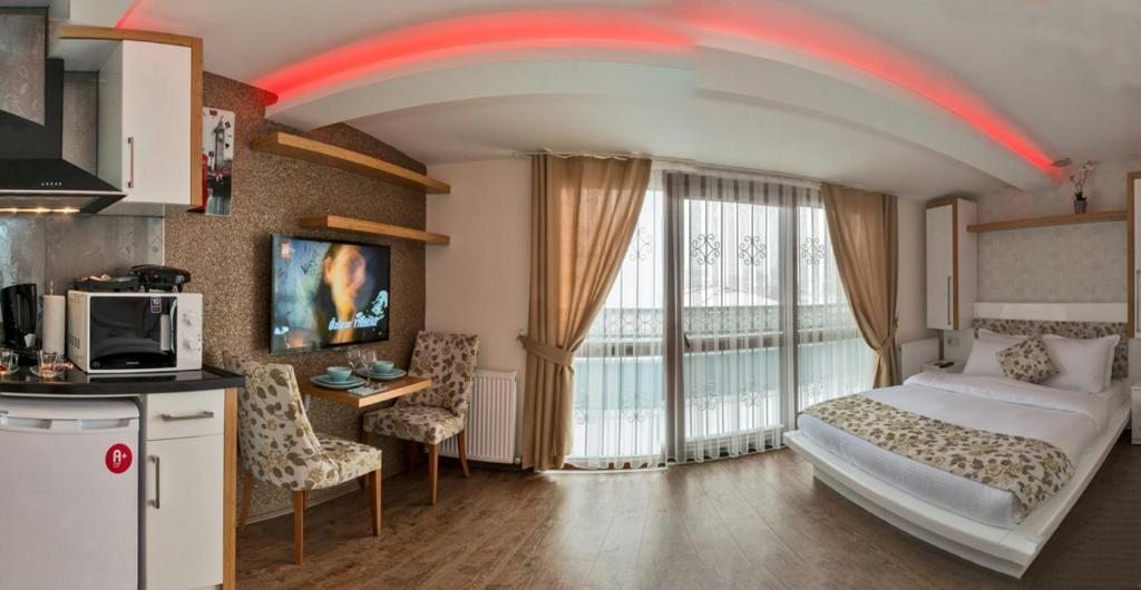 Сьюит (Люкс с кроватью размера «king-size» и балконом) апарт-отеля Butterfly Suites, Стамбул