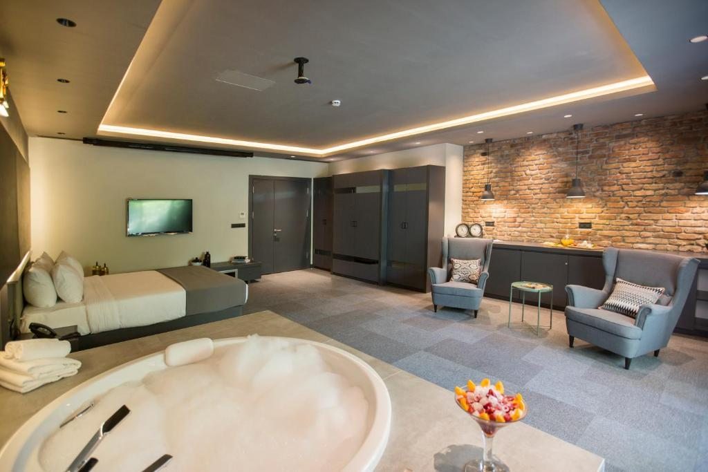 Сьюит (Люкс с гидромассажной ванной и террасой) отеля CityLoft 24 Suites, Стамбул