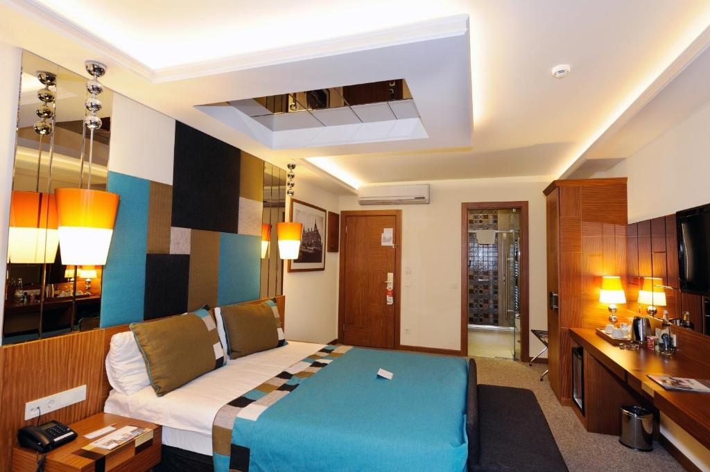 Двухместный (Двухместный номер Делюкс с 1 кроватью) отеля Collage Pera Hotel, Стамбул