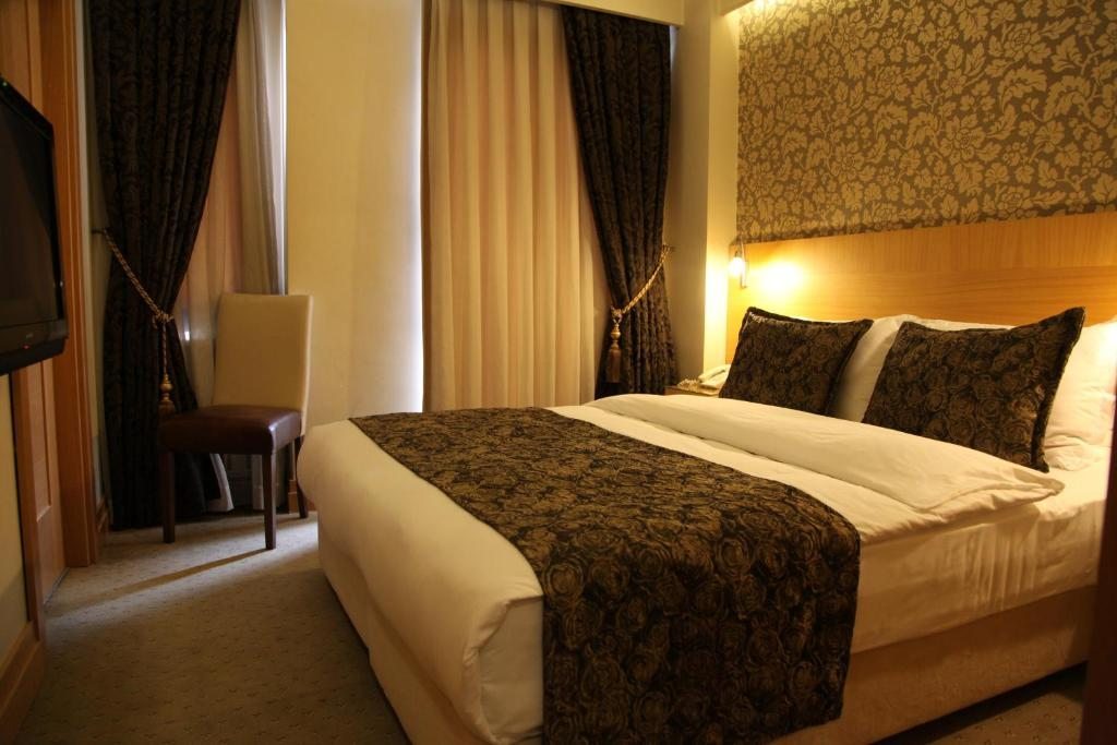 Двухместный (Стандартный двухместный номер с 1 кроватью с видом на улицу) отеля Emerald Hotel, Стамбул