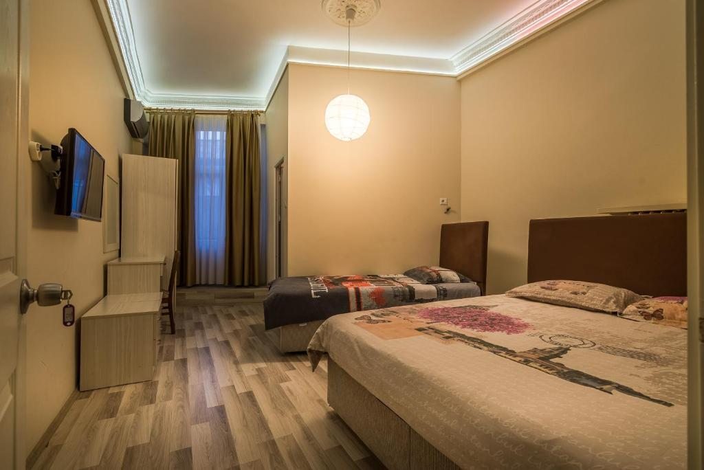 Трехместный (Трехместный семейный номер «Комфорт») отеля Erenler Hostel & Hotel, Стамбул