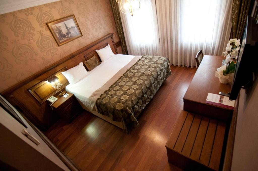 Двухместный (Улучшенный двухместный номер с 1 кроватью) отеля Ferman Hotel-Special Category, Стамбул