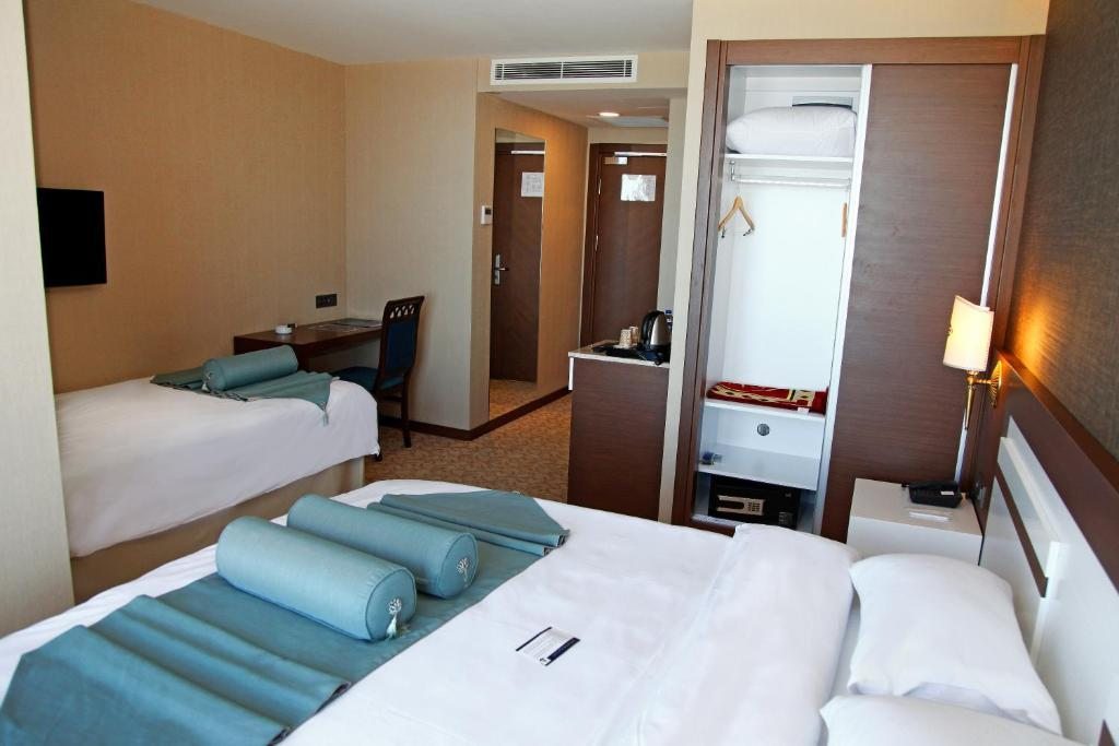 Трехместный (Трехместный номер Делюкс с видом на море) отеля Tilya Resort, Трабзон
