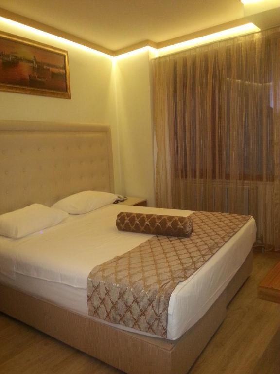 Двухместный (Стандартный номер с двуспальной кроватью) отеля Galata Palace Hotel, Стамбул