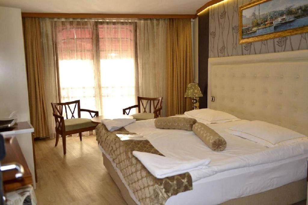 Двухместный (Номер Делюкс с 1 двуспальной кроватью) отеля Galata Palace Hotel, Стамбул