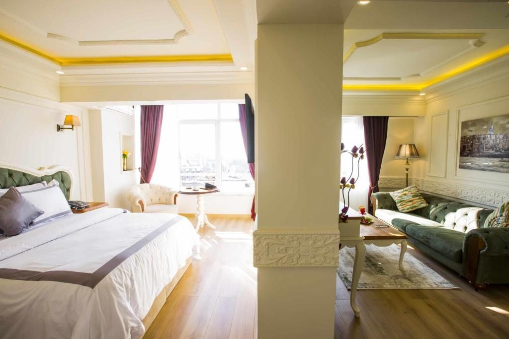 Сьюит (Улучшенный люкс с боковым видом на море) отеля Andalouse Elegant Suite, Трабзон