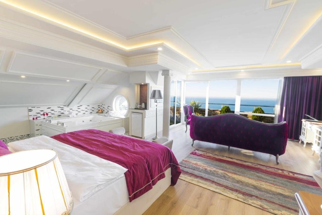 Сьюит (Люкс в пентхаусе с гидромассажной ванной и панорамным видом на море) отеля Andalouse Elegant Suite, Трабзон