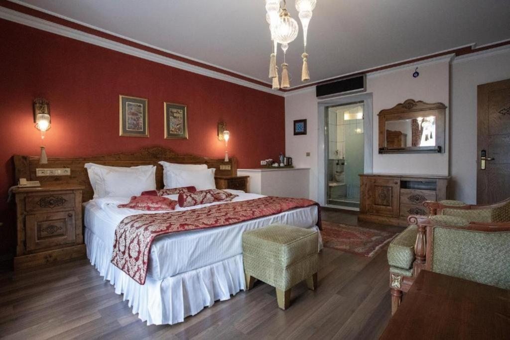 Двухместный (Улучшенный номер с кроватью размера «king-size») отеля Garden House Istanbul, Стамбул