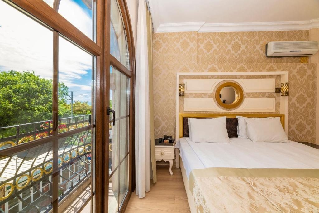 Двухместный (Двухместный номер с 1 кроватью или 2 отдельными кроватями и балконом) отеля Harmony Hotel Istanbul, Стамбул