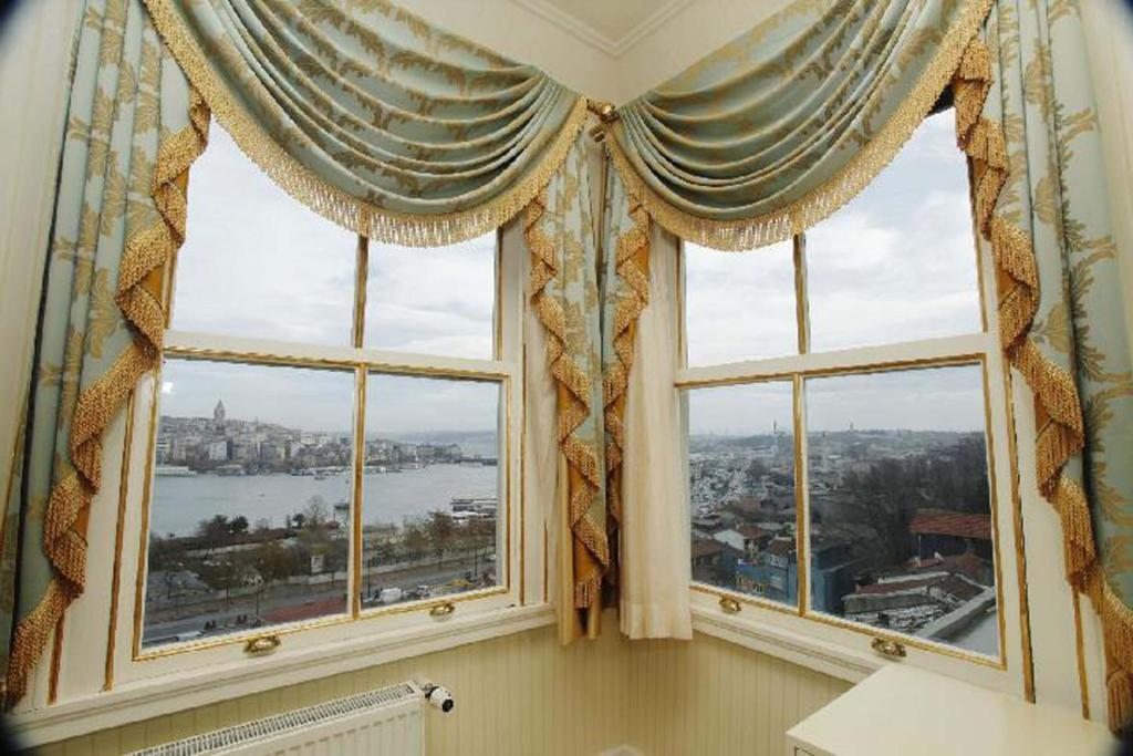 Двухместный (Улучшенный двухместный номер с 1 кроватью и видом на море), HHK Hotel