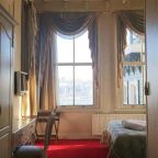 Двухместный (Улучшенный двухместный номер с 1 кроватью и видом на море), HHK Hotel