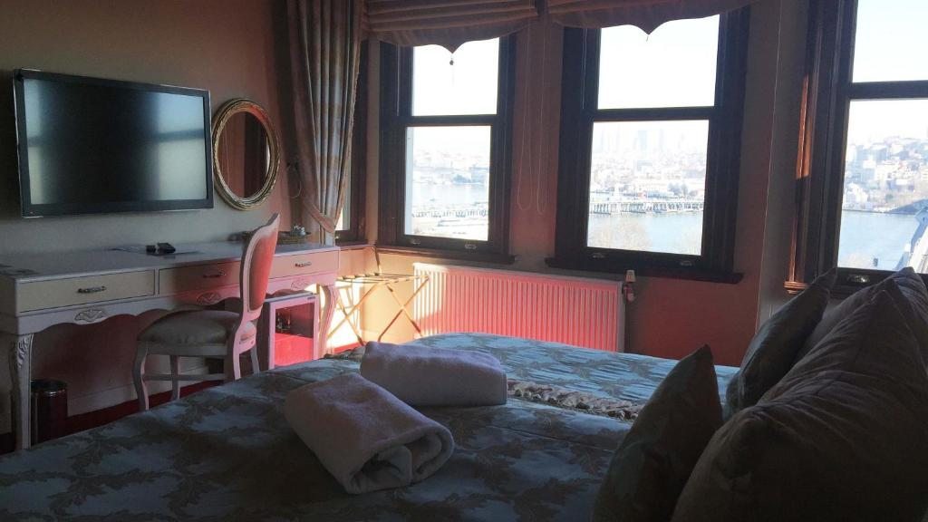 Двухместный (Улучшенный двухместный номер с 1 кроватью и видом на море), HHK Hotel