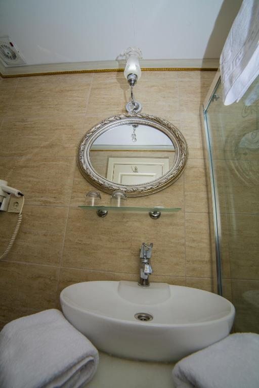 Трехместный (Стандартный трехместный номер с видом на море), HHK Hotel