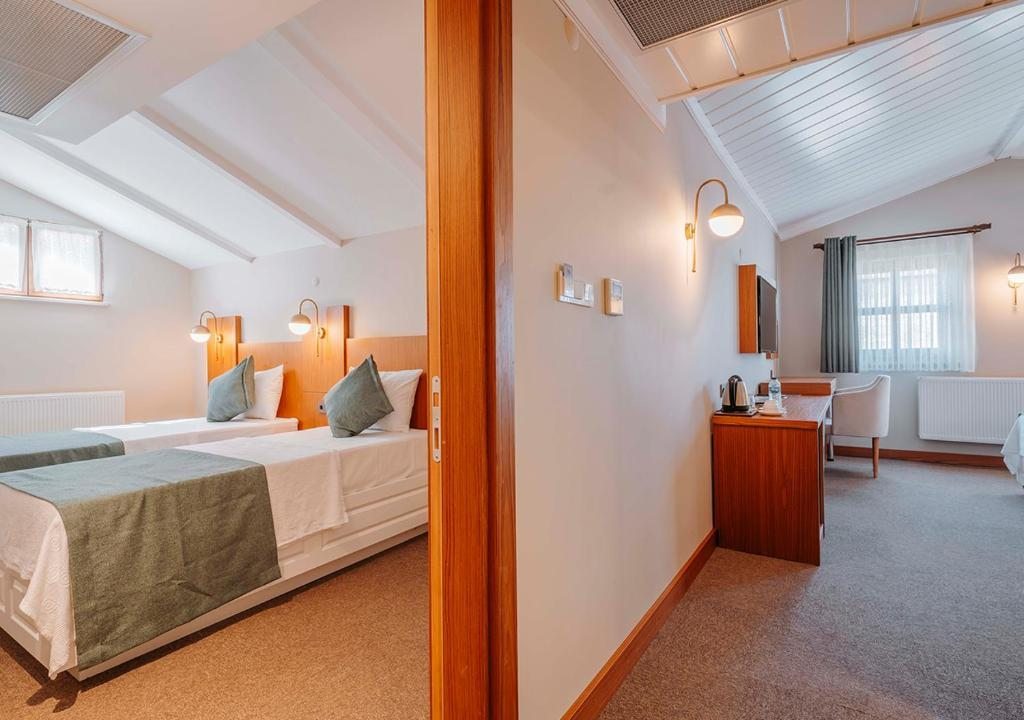 Сьюит (Улучшенный люкс с кроватью размера «king-size») отеля TS Park, Трабзон