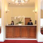 Стойка регистрации в отеле «Алтай», Москва