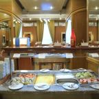Завтрак «шведский стол» в отеле «Алтай», Москва