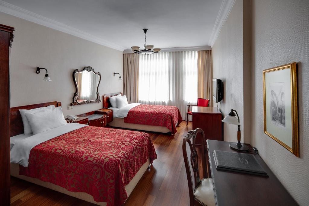Двухместный (Двухместный номер Делюкс с 2 отдельными кроватями) отеля Hotel Sari Konak, Стамбул