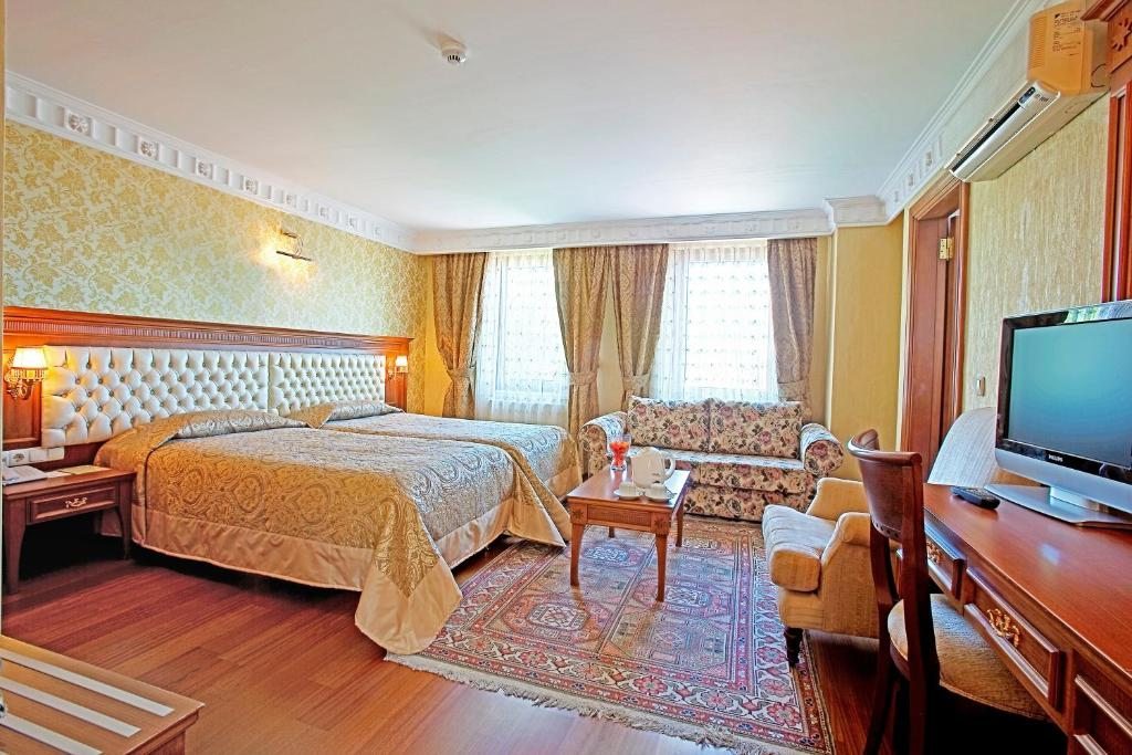 Трехместный (Улучшенный трехместный номер) отеля Hotel Sumengen, Стамбул