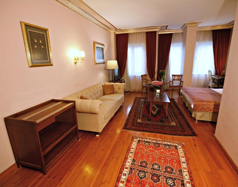 Двухместный (Улучшенный номер Делюкс) отеля Hotel Uyan-Special Category, Стамбул