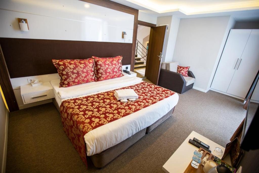 Двухместный (Улучшенный двухместный номер с 1 кроватью и видом на море) отеля Royal Life Exclusive, Трабзон
