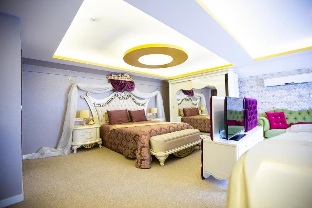 Двухместный (Номер с кроватью размера «queen-size», вид на море) отеля Royal Life Exclusive, Трабзон