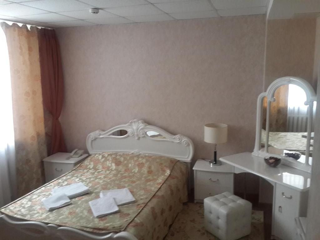 Двухместный (Двухместный номер Делюкс с 1 кроватью и балконом) отеля Спорт, Кирово-Чепецк