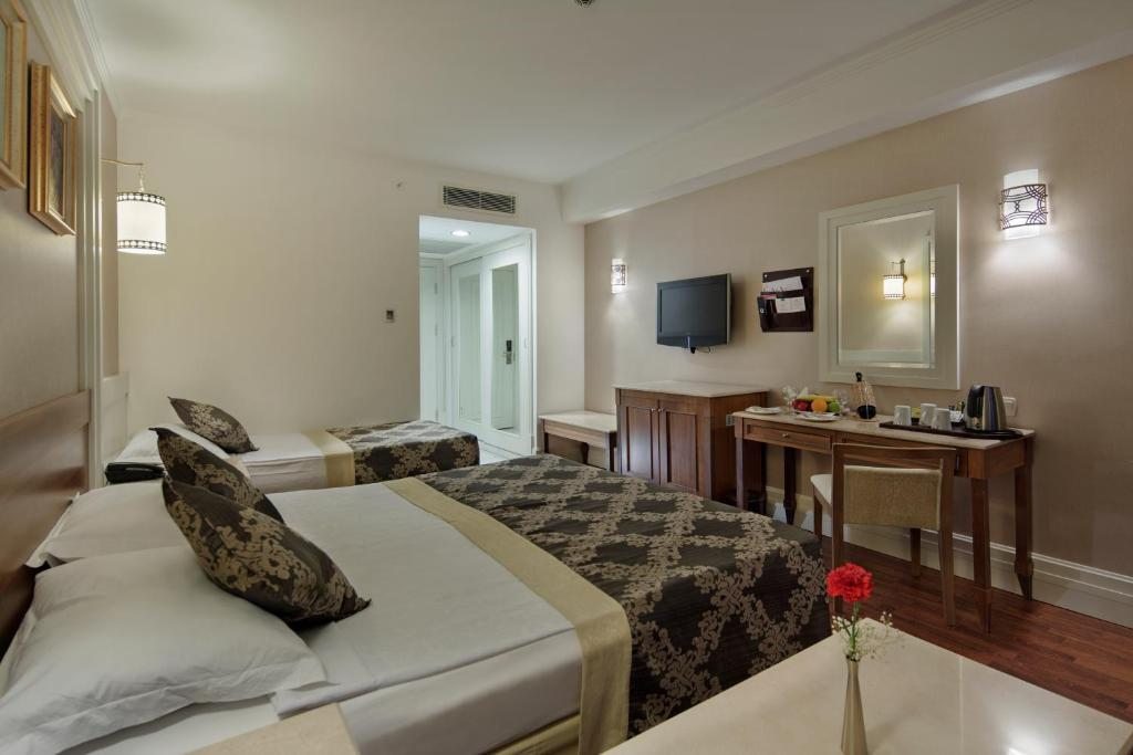 Трехместный (Стандартный трехместный номер с видом на море) курортного отеля Alba Queen, Сиде