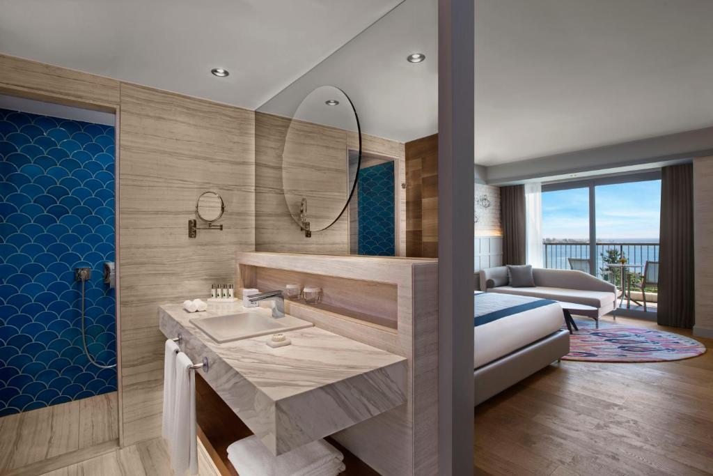 Двухместный (Двухместный номер Делюкс с 1 кроватью и видом на море) курортного отеля Barut Acanthus & Cennet, Сиде