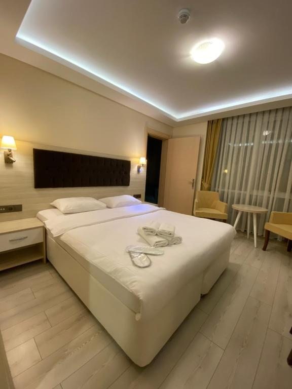 Сьюит (Люкс с кроватью размера «king-size» и видом на море) отеля Gold Mina Otel, Трабзон