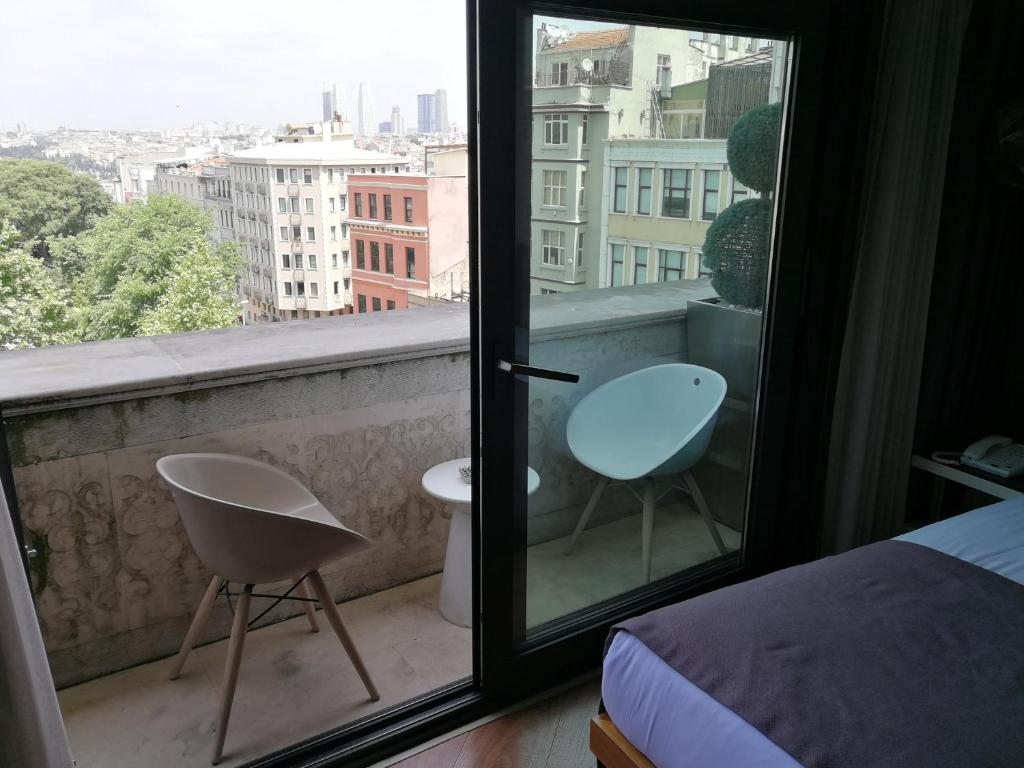 Двухместный (Номер Делюкс с балконом) отеля Maroon Hotel Pera, Стамбул