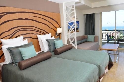 Трехместный (Стандартный трехместный номер с видом на море) курортного отеля Paloma Oceana, Сиде