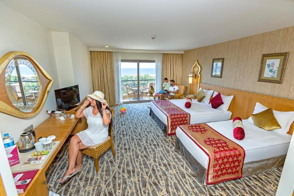 Сьюит (Люкс с кроватью размера «king-size») курортного отеля Royal Dragon, Сиде
