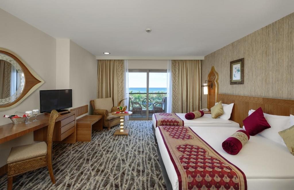 Двухместный (Стандартный номер с боковым видом на море) курортного отеля Royal Dragon, Сиде