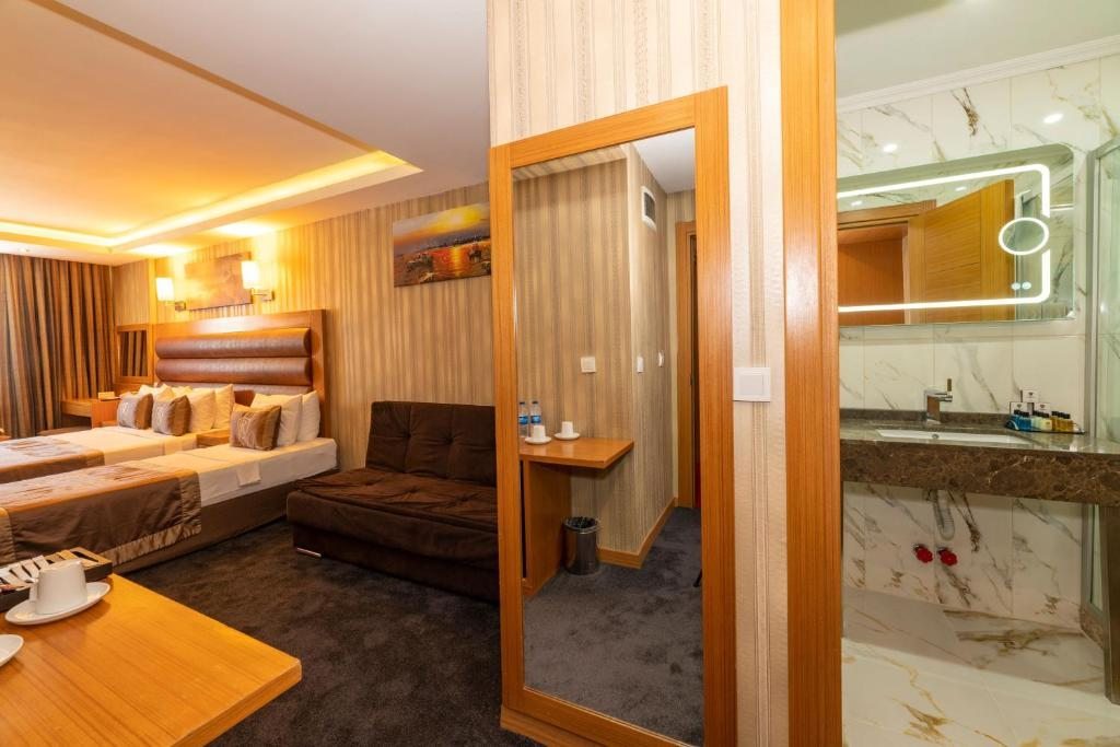 Двухместный (Улучшенный двухместный номер с 1 кроватью) отеля Regno Hotel, Стамбул