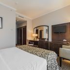 Вид из номера на внутренний дворик или Плотников переулок.