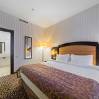 Спальня с широкой кроватью «King Size»